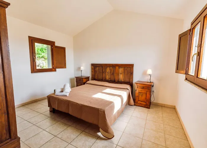 Isa - With Common Swimming-pool And Outdoor Private Area In Appart hôtel Badesi