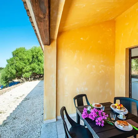 Isa - With Common Swimming-pool And Outdoor Private Area In Apartahotel