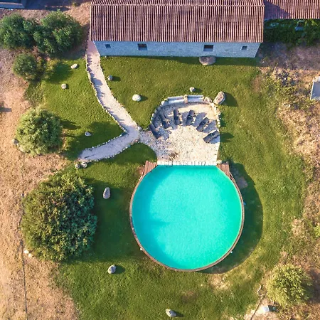 Apartahotel Isa - With Common Swimming-pool And Outdoor Private Area In