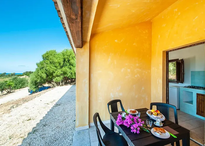 Isa - With Common Swimming-pool And Outdoor Private Area In Apartmanhotel