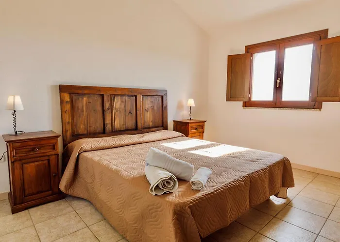 Isa - With Common Swimming-pool And Outdoor Private Area In Apartmanhotel 3*